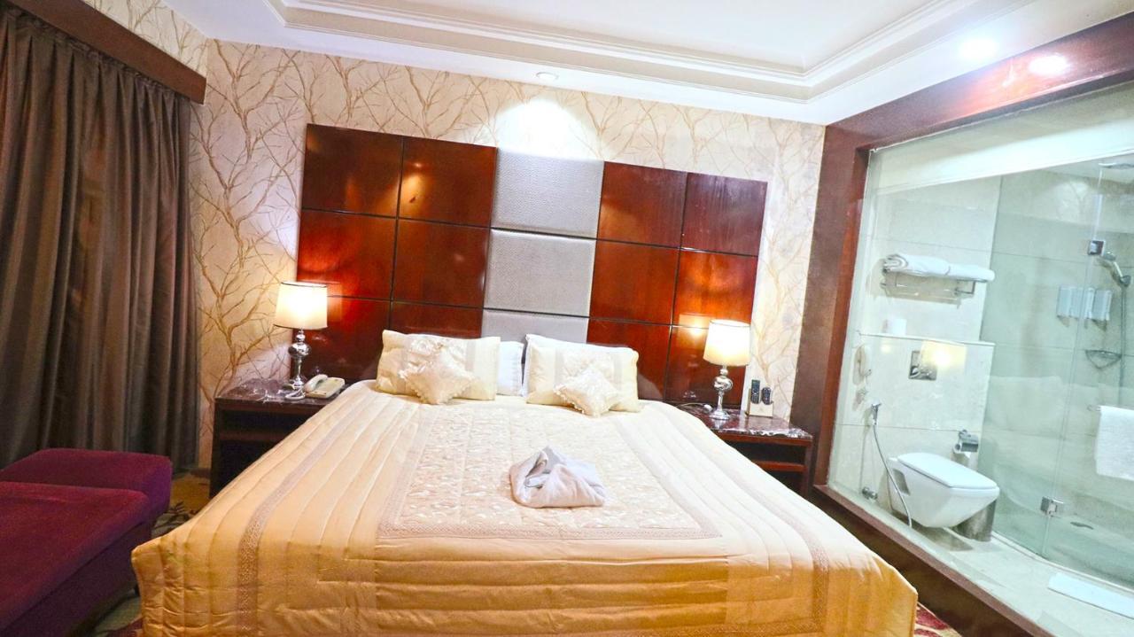 Skycity Hotel Ґурґаон Екстер'єр фото