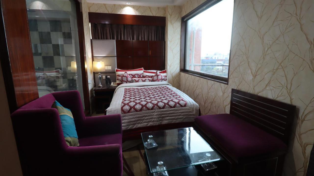 Skycity Hotel Ґурґаон Екстер'єр фото