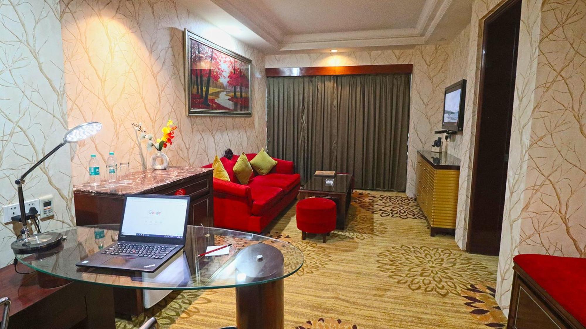 Skycity Hotel Ґурґаон Екстер'єр фото