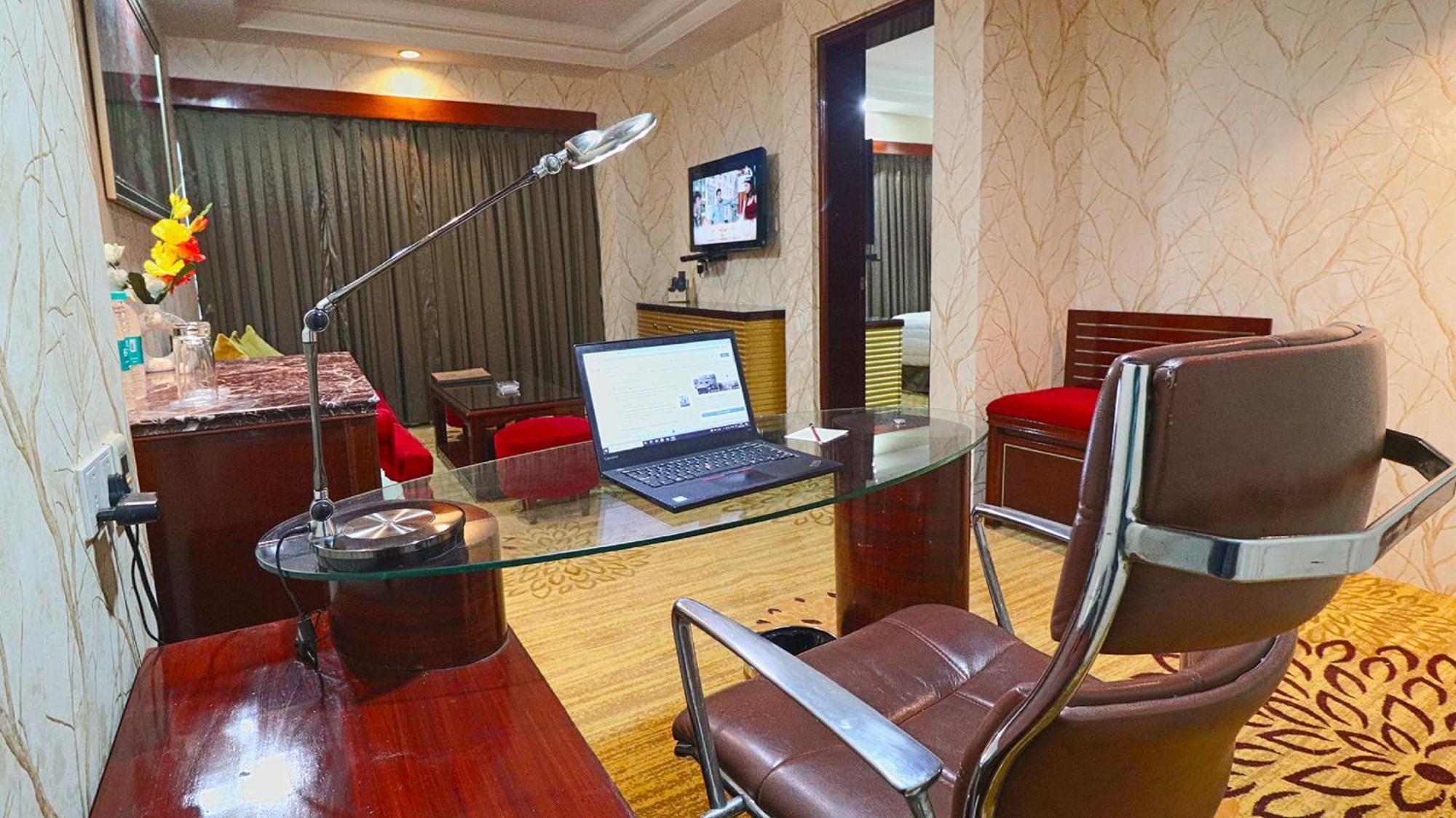 Skycity Hotel Ґурґаон Екстер'єр фото