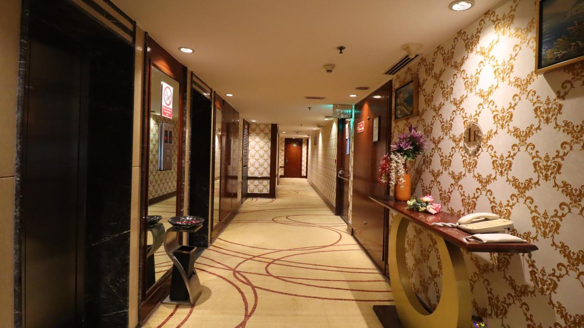 Skycity Hotel Ґурґаон Екстер'єр фото