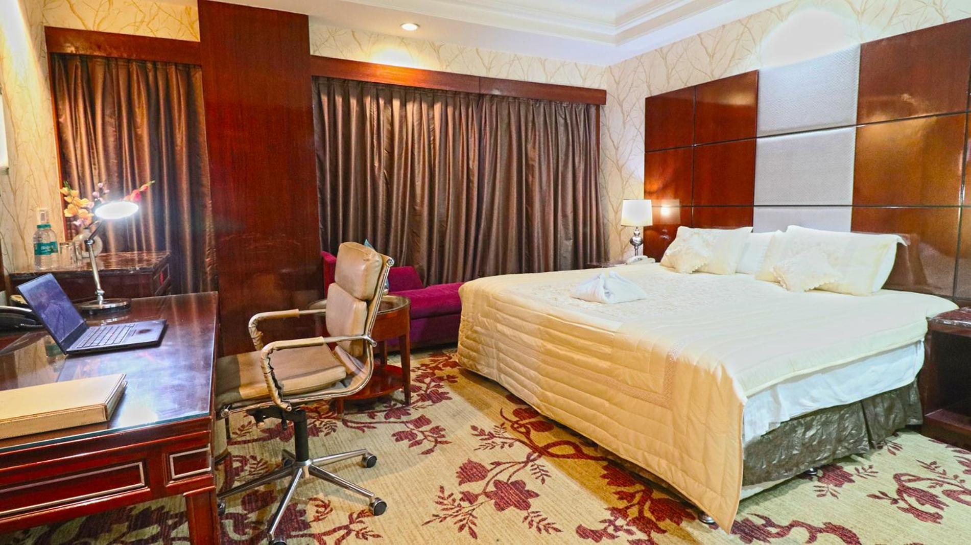 Skycity Hotel Ґурґаон Екстер'єр фото