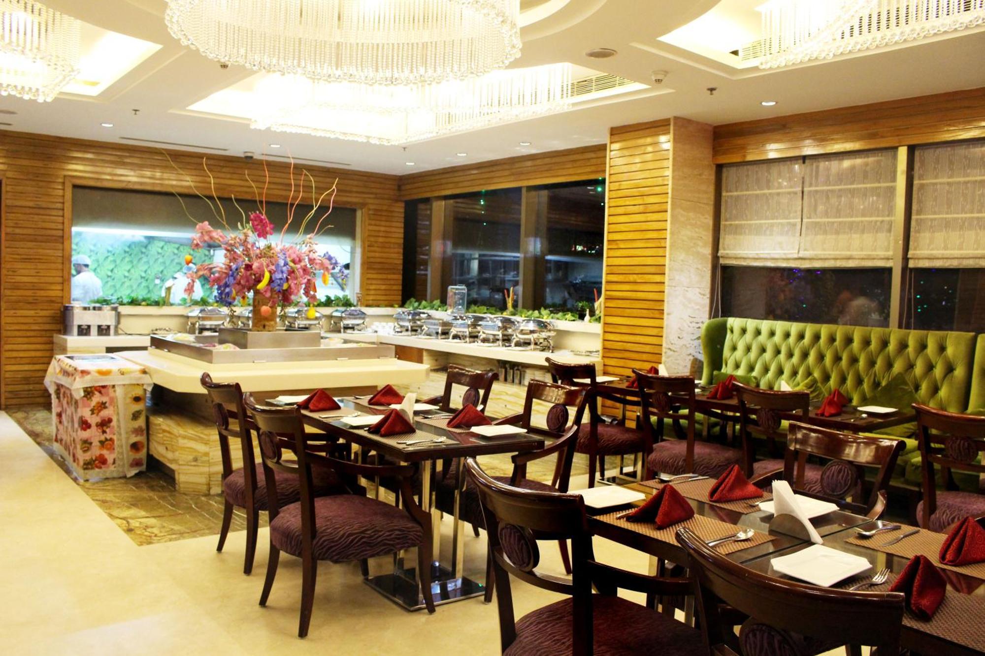 Skycity Hotel Ґурґаон Екстер'єр фото