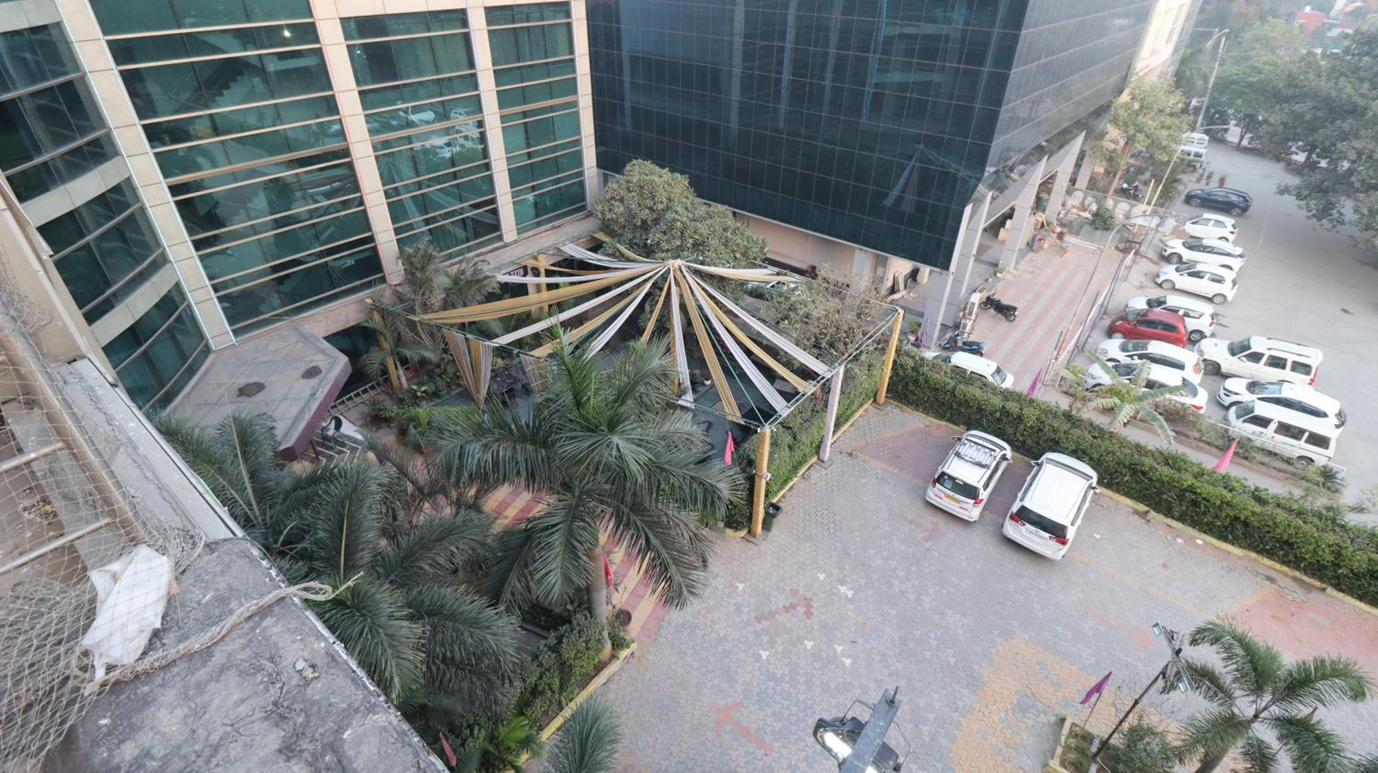 Skycity Hotel Ґурґаон Екстер'єр фото