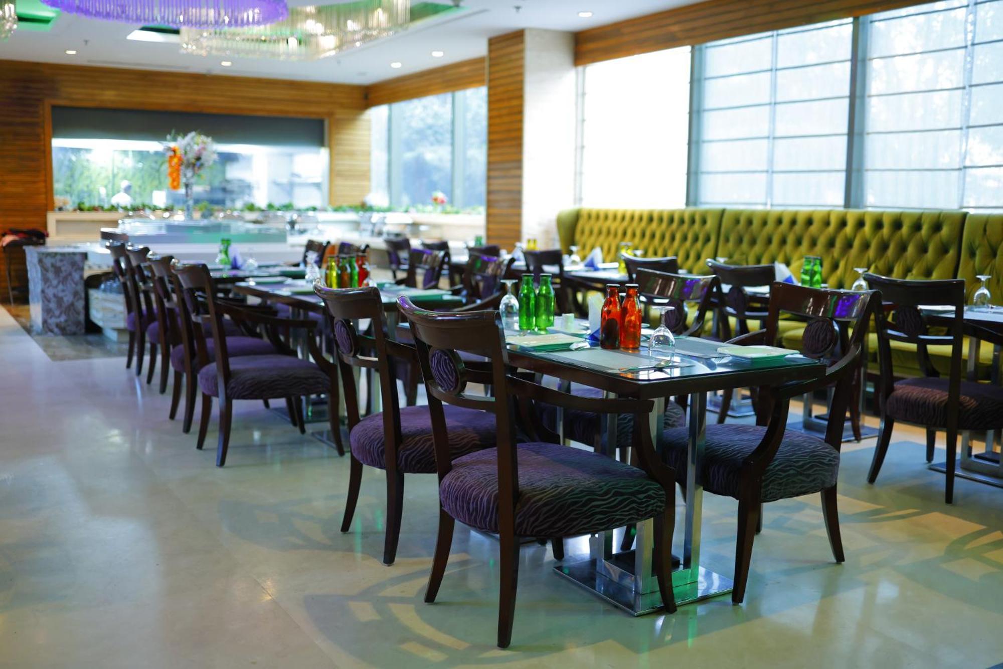 Skycity Hotel Ґурґаон Екстер'єр фото