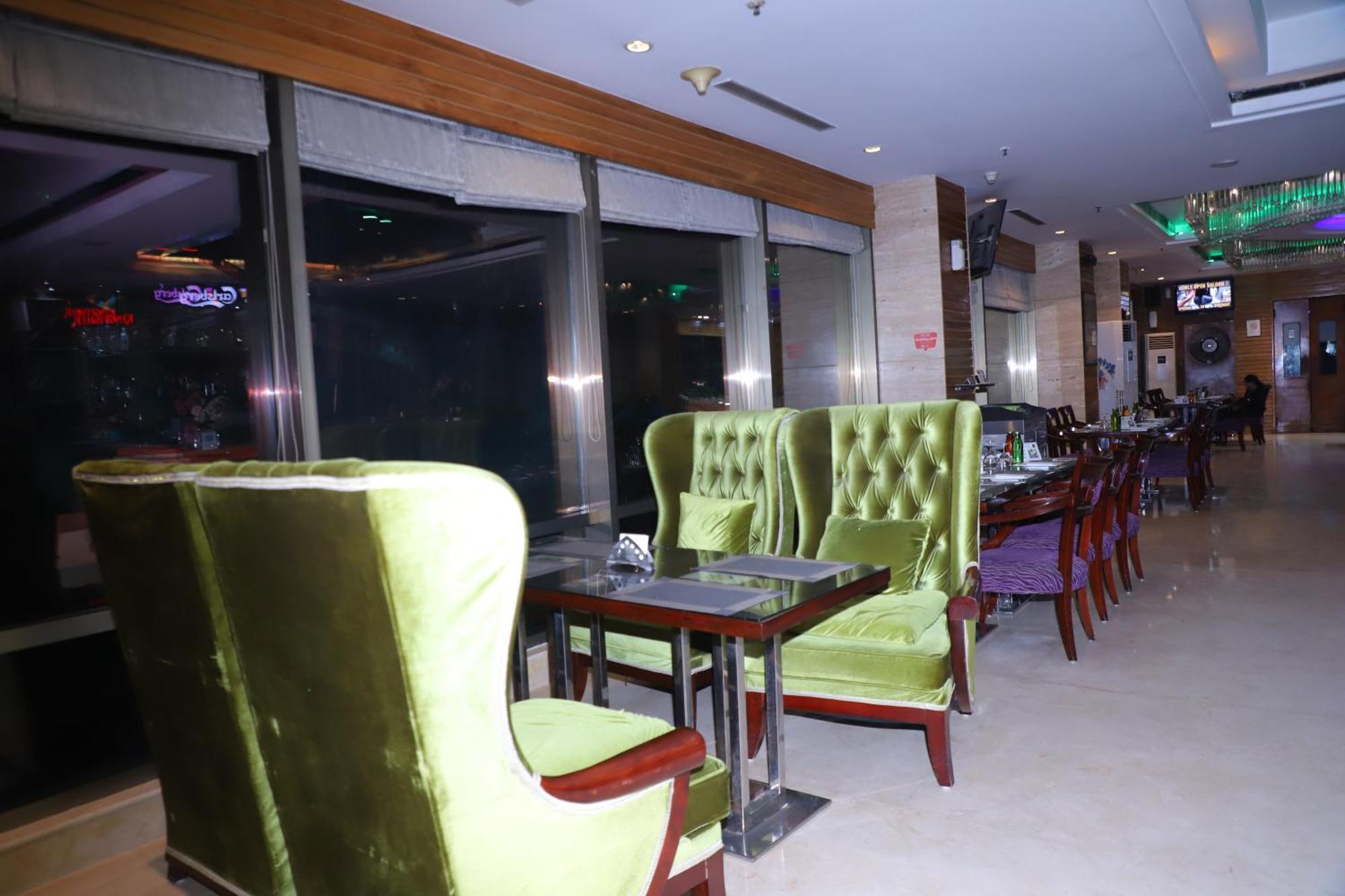 Skycity Hotel Ґурґаон Екстер'єр фото